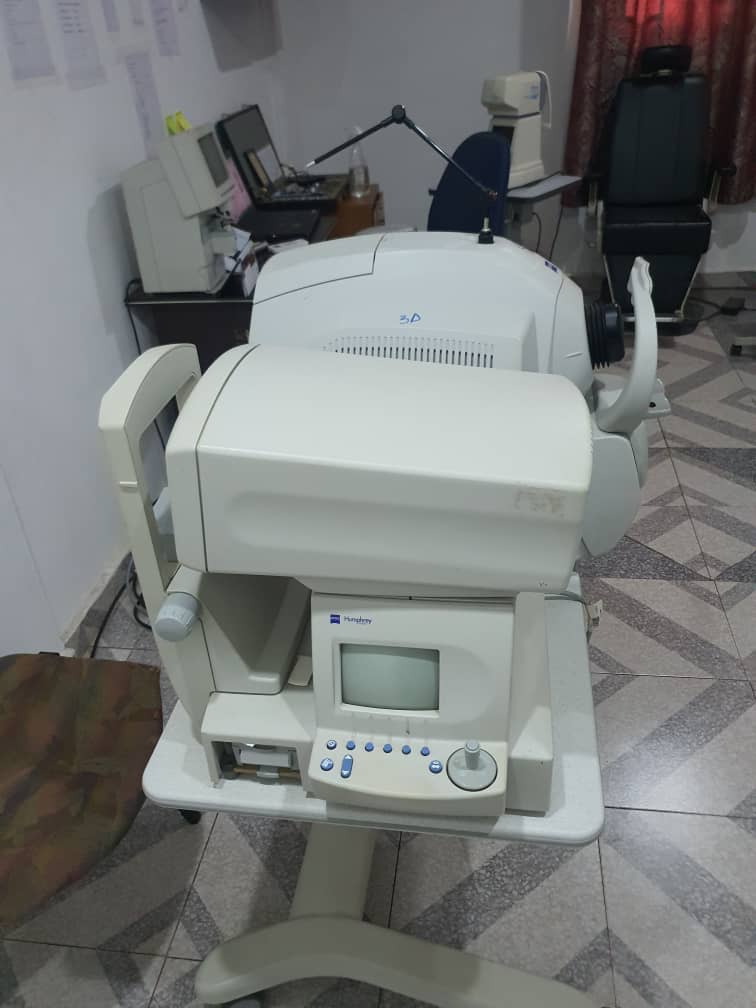 Advanced eye examination room with Zeiss equipment